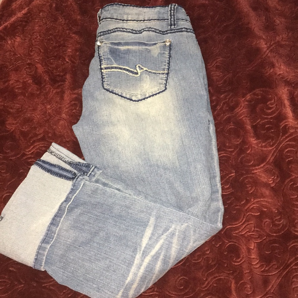 Ripped stretchy jean capris